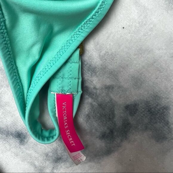 Victoria secrets 34A - Picture 4 of 4